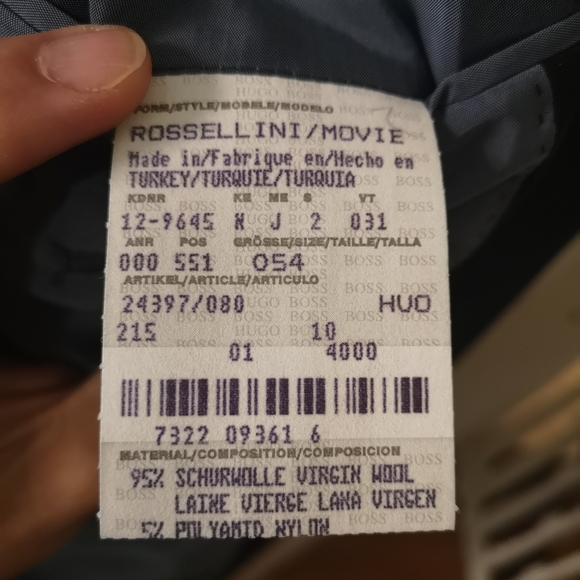 Hugo Boss 3 button suit - Picture 2 of 3